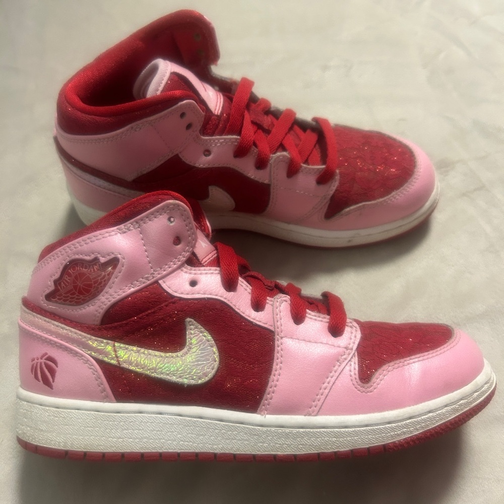 COPY - Air Jordan 1 Mid Premium GS Limited Edition 'Valentine's Day'
